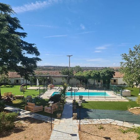 Casa Rural Palacio Conde De Aldana Con Piscina Entre Encinares Y Dehesas Terradillos Exterior photo
