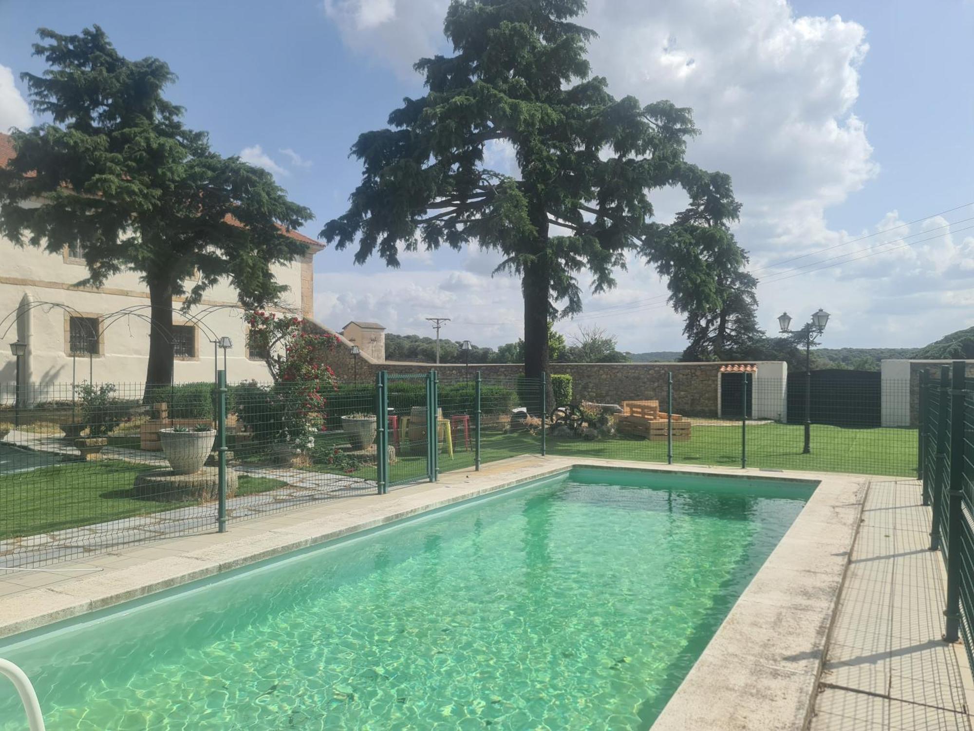 Casa Rural Palacio Conde De Aldana Con Piscina Entre Encinares Y Dehesas Terradillos Exterior photo